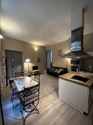 Cosy House T3 City Center, Museum, Place Carnot Carcassonne Exterior photo